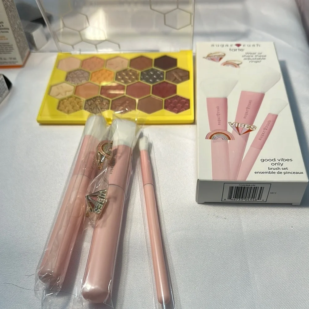 Tarte Gold and Pink Eyeshadow Palette Vibrant Colors - Picture 2 of 5